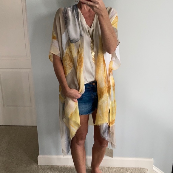 Accessories - 🎉✨HP✨🎉Yellow, Tan & Gray Print Boho Kimono